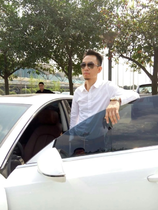 杨岳的第一张照片--东山婚介网