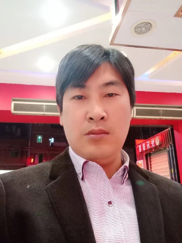 奔跑的第二张照片--东山婚介网