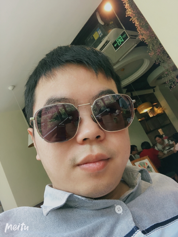月台等路人的第一张照片--东山婚介网