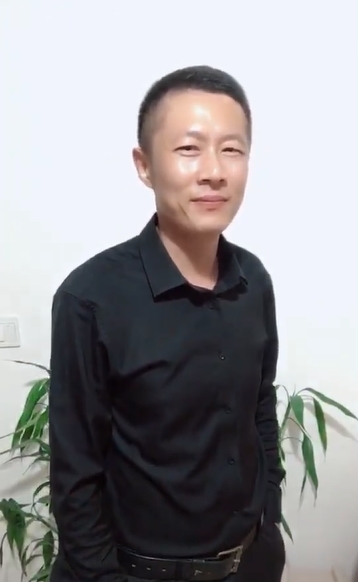 地huhi的第一张照片--东山婚介网