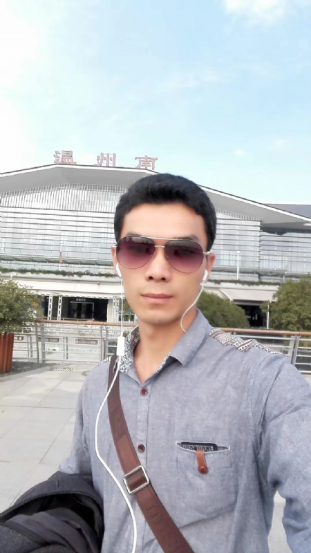 错把真心喂了狗的第三张照片--东山婚介网