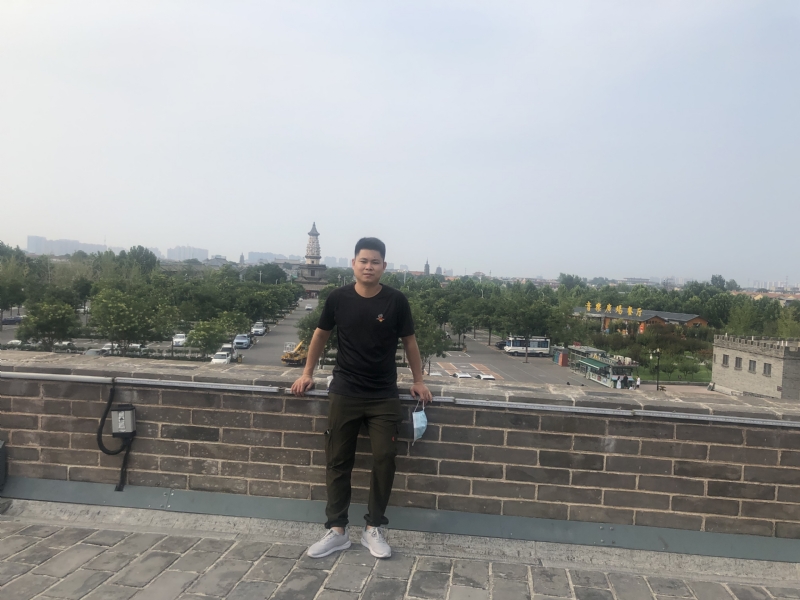123.向左向右的第一张照片--东山婚介网