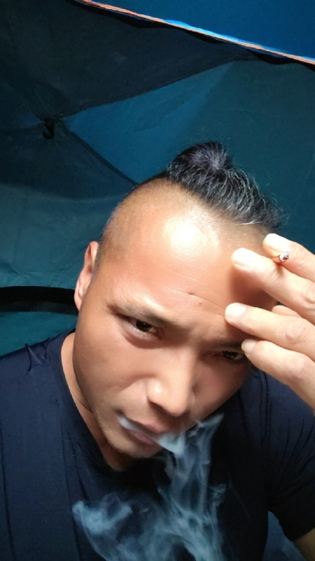 伯爵的第四张照片--东山婚介网
