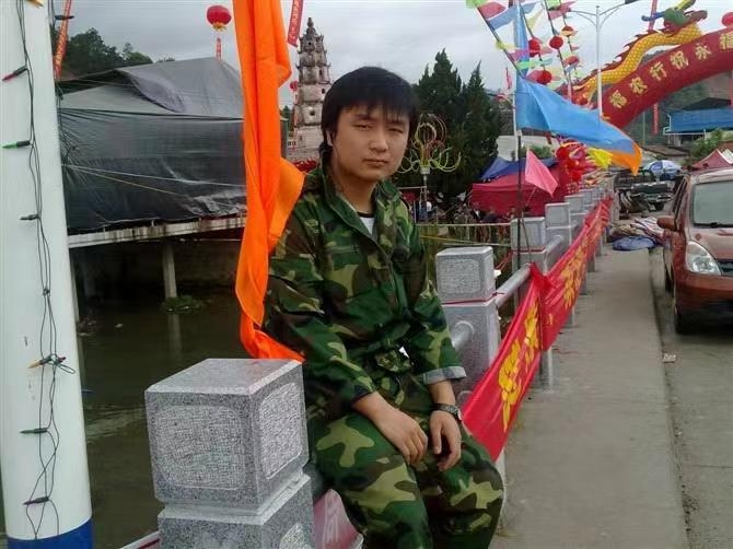 如影随形的第二张照片--东山婚介网